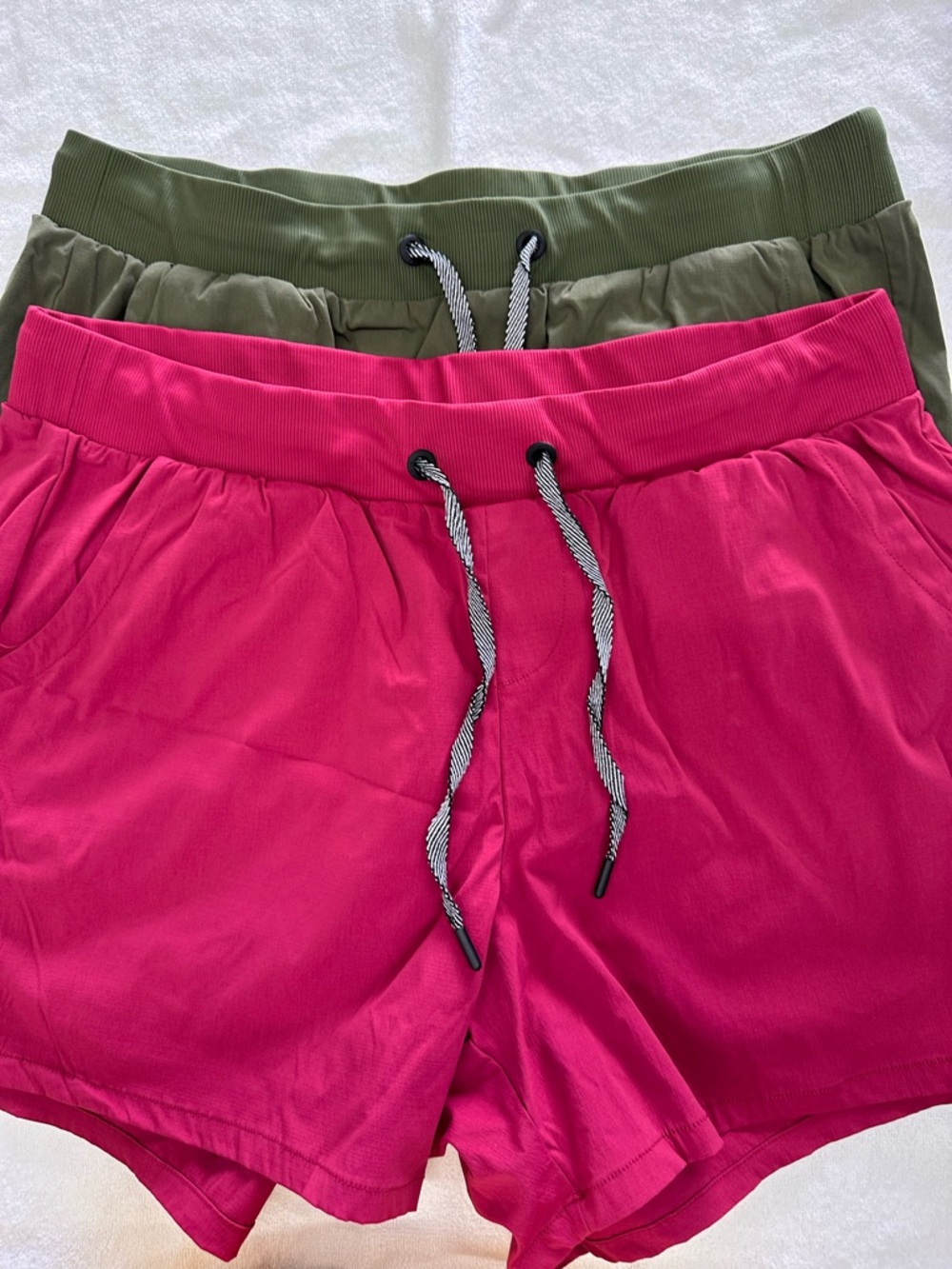 Torrid happy camper shorts Casual Drawstring Shorts army green and deep
Wine